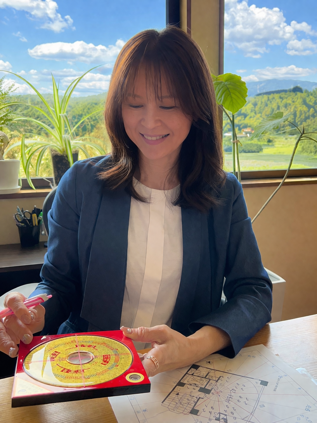 羅盤と図面を使った風水鑑定