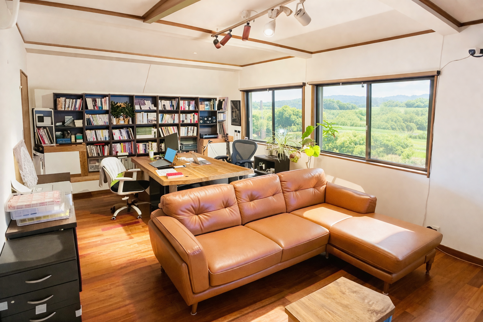 明るく整えられた仕事部屋